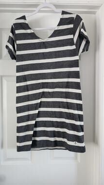 Lagaci Women's Size M Striped T-Shirt Dress Short Sleeve V-Neck Grey White #334